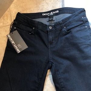 DKNY curvy skinny low rise blue jean sz 4 nwt